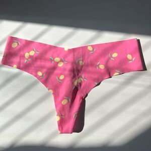 Victoria’s Secret Sexy No Show Thong Lemon Print Pink Size L NWT